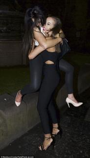 Marnie Simpson feet photo thumbnail