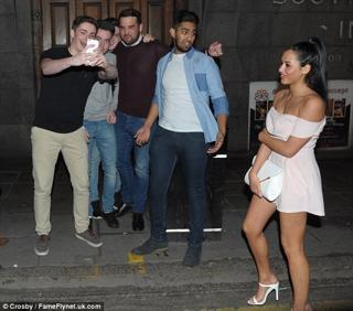 Marnie Simpson feet photo thumbnail