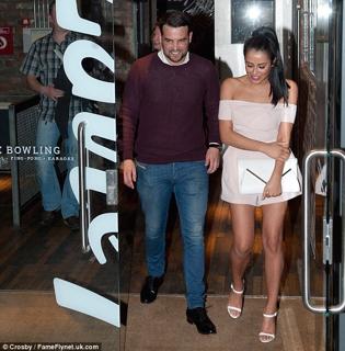 Marnie Simpson feet photo thumbnail