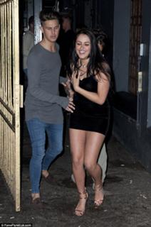 Marnie Simpson feet photo thumbnail