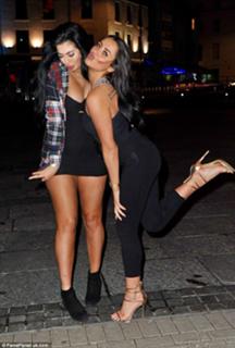 Marnie Simpson feet photo thumbnail