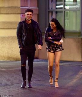 Marnie Simpson feet photo thumbnail