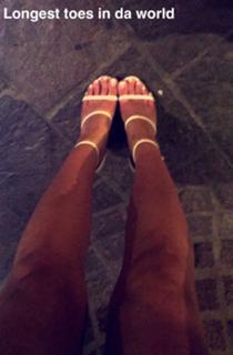 Marnie Simpson feet photo thumbnail