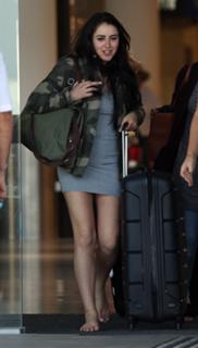 Marnie Simpson feet photo thumbnail