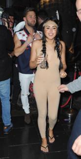 Marnie Simpson feet photo thumbnail