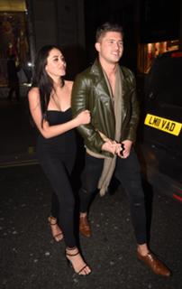 Marnie Simpson feet photo thumbnail