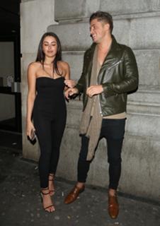 Marnie Simpson feet photo thumbnail