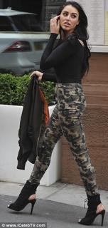 Marnie Simpson feet photo thumbnail