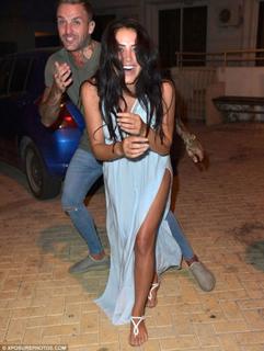 Marnie Simpson feet photo thumbnail