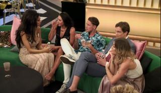 Marnie Simpson feet photo thumbnail