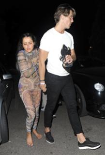 Marnie Simpson feet photo thumbnail