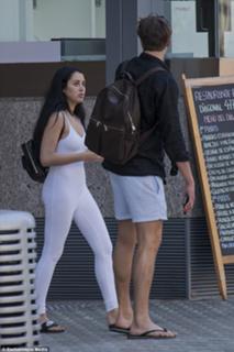 Marnie Simpson feet photo thumbnail