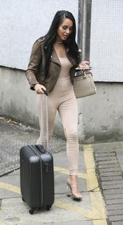 Marnie Simpson feet photo thumbnail