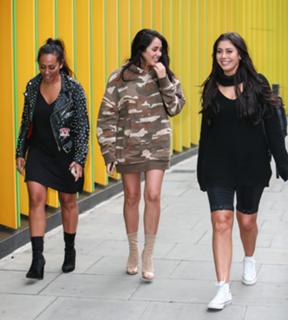 Marnie Simpson feet photo thumbnail