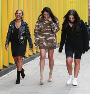 Marnie Simpson feet photo thumbnail