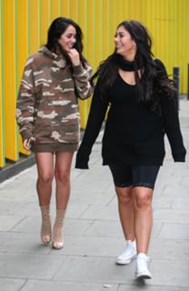 Marnie Simpson feet photo thumbnail