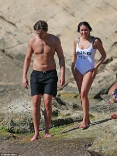 Marnie Simpson feet photo thumbnail