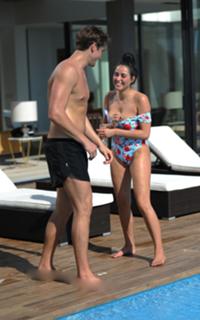Marnie Simpson feet photo thumbnail