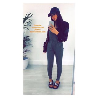 Marnie Simpson feet photo thumbnail