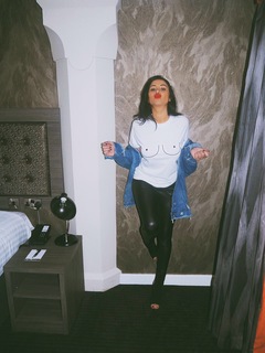 Marnie Simpson feet photo thumbnail