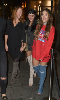 Marnie Simpson feet photo thumbnail