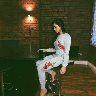 Marnie Simpson feet photo thumbnail