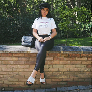 Marnie Simpson feet photo thumbnail