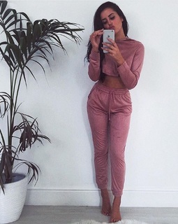 Marnie Simpson feet photo thumbnail