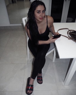 Marnie Simpson feet photo thumbnail