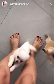 Marnie Simpson feet photo thumbnail