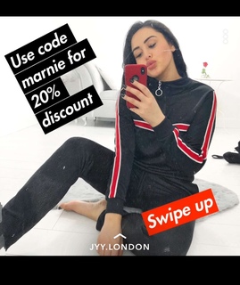 Marnie Simpson feet photo thumbnail