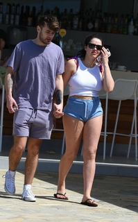 Marnie Simpson feet photo thumbnail