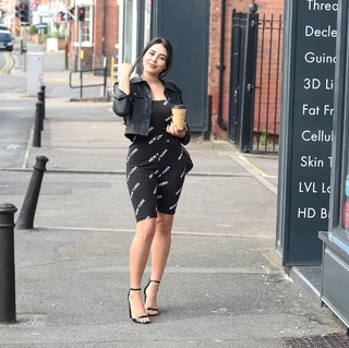 Marnie Simpson feet photo thumbnail