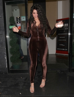 Marnie Simpson feet photo thumbnail