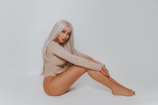 Marnie Simpson feet photo thumbnail