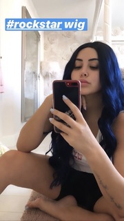 Marnie Simpson feet photo thumbnail