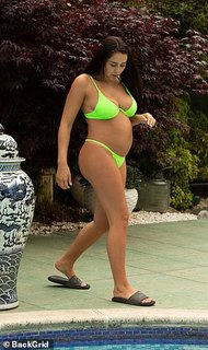 Marnie Simpson feet photo thumbnail