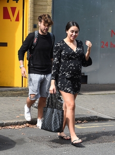 Marnie Simpson feet photo thumbnail
