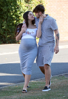 Marnie Simpson feet photo thumbnail