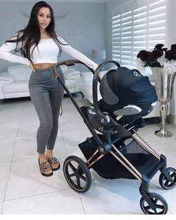 Marnie Simpson feet photo thumbnail