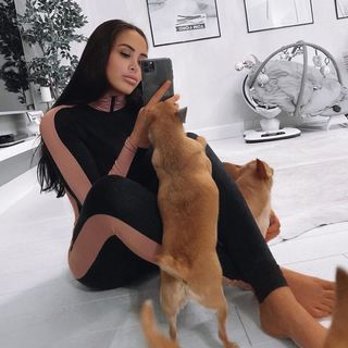 Marnie Simpson feet photo thumbnail