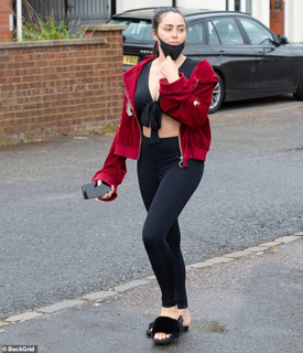 Marnie Simpson feet photo thumbnail