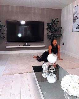 Marnie Simpson feet photo thumbnail