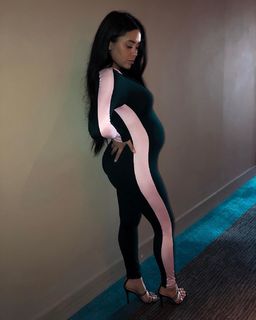 Marnie Simpson feet photo thumbnail