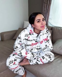 Marnie Simpson feet photo thumbnail
