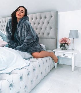 Marnie Simpson feet photo thumbnail