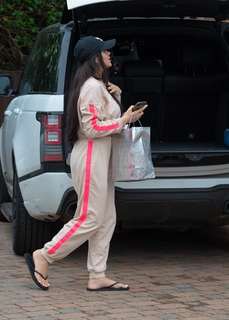 Marnie Simpson feet photo thumbnail