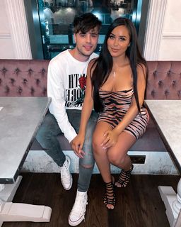 Marnie Simpson feet photo thumbnail