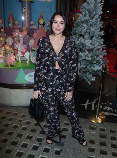 Marnie Simpson feet photo thumbnail