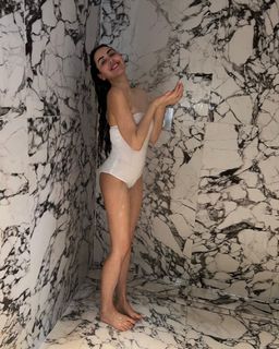 Marnie Simpson feet photo thumbnail